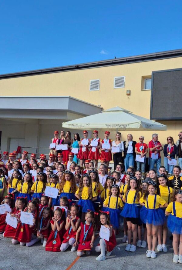 4a0d842b 7408 4e1e b6c0 b3e5242fcc6b 600x891