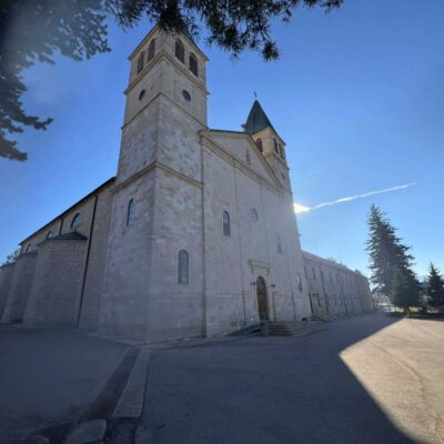 ea55e83a-121f-4b76-8b2f-bdf6e71ad5bc