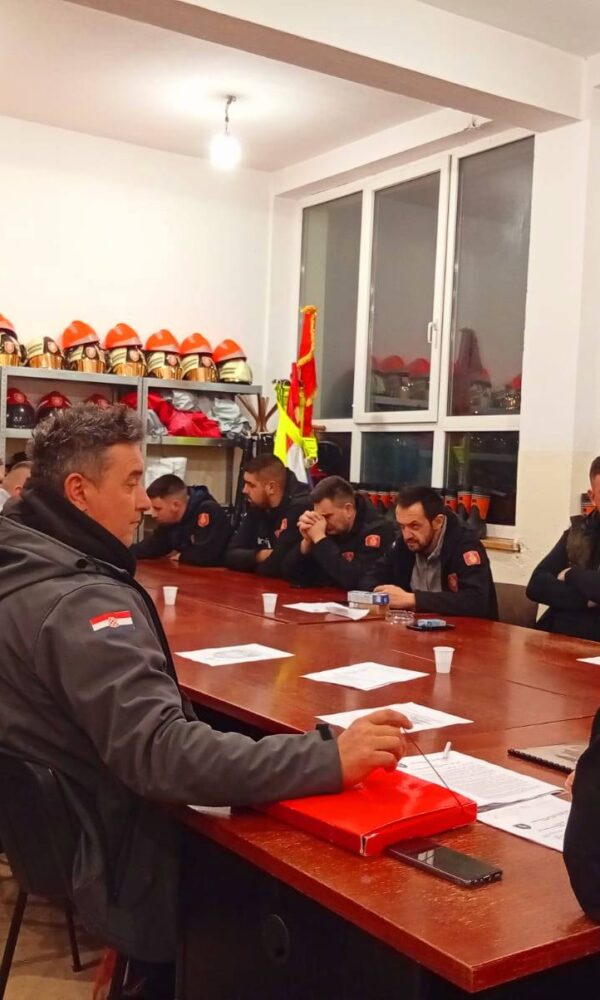 630811721 893272347006995 4139118427329293188 n 600x1000