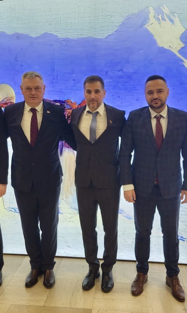 631125909 1228415382805729 6879985863873076611 n 600x1000