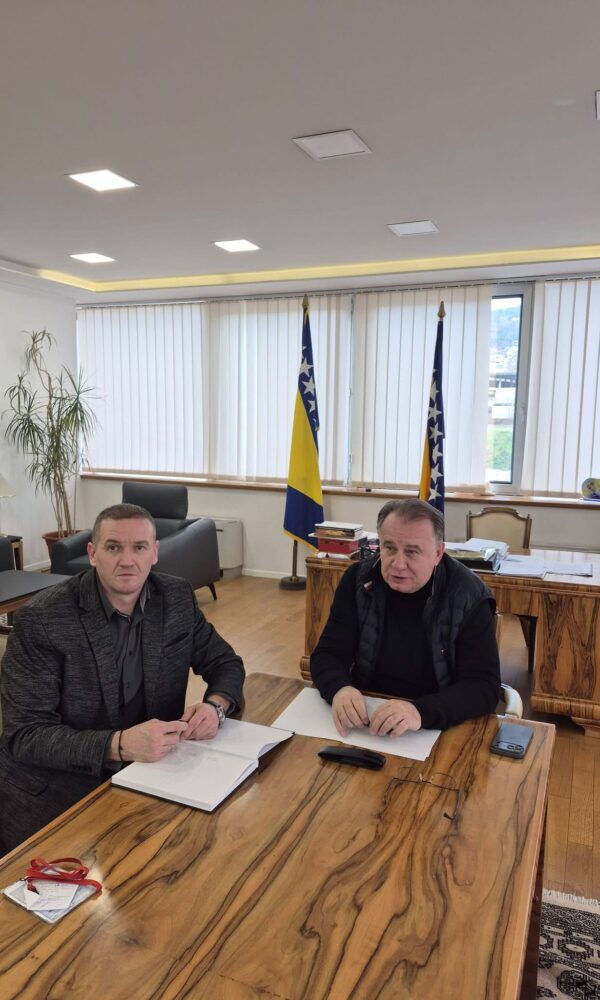 638213100 122164070846808968 852156891861422569 n 600x1000