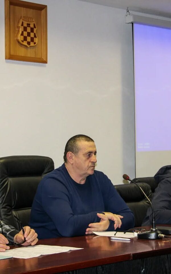 641671455 18425943013139862 6012406133108286327 n 600x960