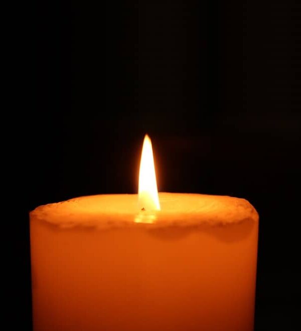 Svijeca za pokojne 600x660