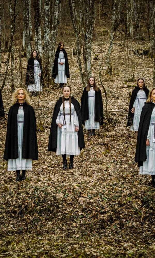 Etno skupina 600x1000