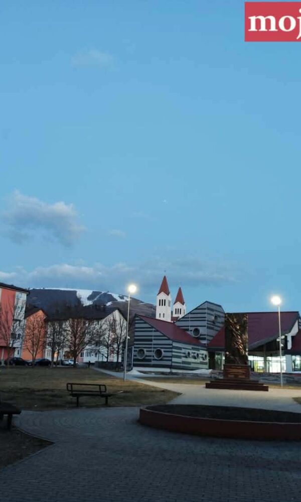 1ae0bb20 1752 44da 9724 101e33ec6ac7 600x1000