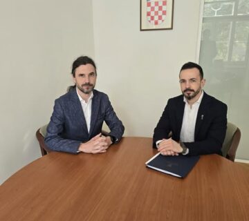 648151199 1249187450728522 7277422303815236048 n 360x320