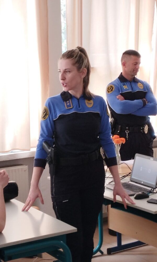 649641605 916085024579490 279262304236492753 n 600x1000