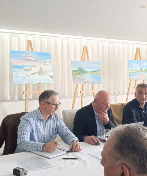 653701907 953829997324819 2782716024667063147 n 600x721