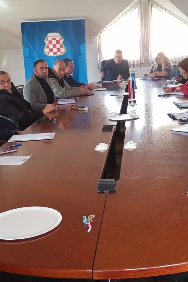 657352667 1265888179058449 1232136087823847577 n 600x900