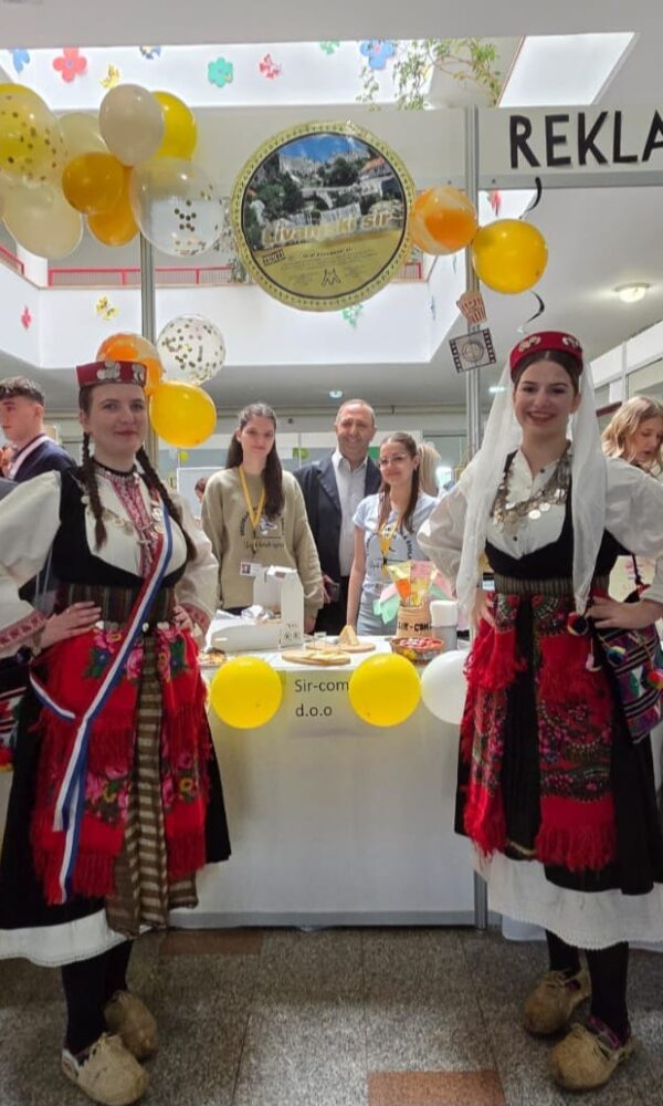 659795257 1783201979665027 3289647581447866755 n 600x1000