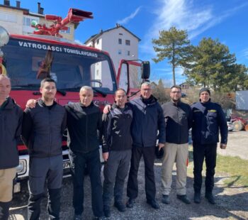 909fd2ee-91a4-433d-9773-7a685985c51e 909fd2ee-91a4-433d-9773-7a685985c51e