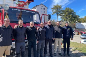 909fd2ee-91a4-433d-9773-7a685985c51e 909fd2ee-91a4-433d-9773-7a685985c51e