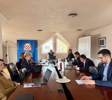 IMG 4676 scaled 1 360x320