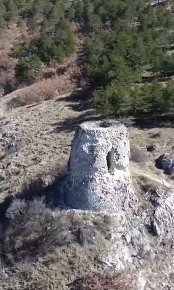 Vujadinova kula 600x1000