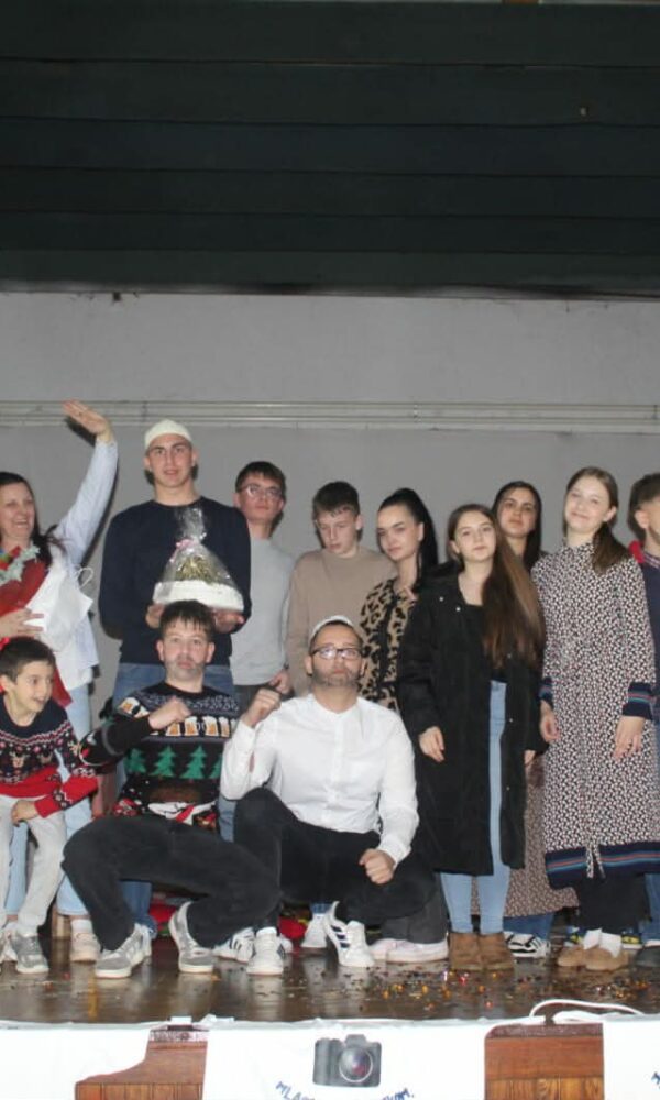 D309b7f4 8137 492a 9def f5c24bc9d47c 600x1000