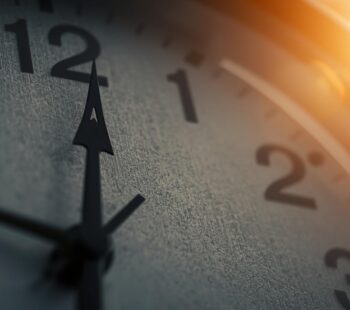 slika pomjeranja sata sa 2 na 3, ljetno računanje vremena