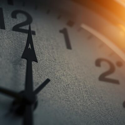 slika pomjeranja sata sa 2 na 3, ljetno računanje vremena