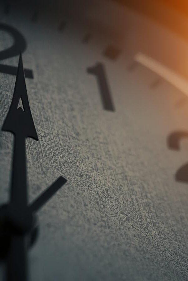 Slika pomjeranja sata sa 2 na 3 ljetno racunanje vremena 600x896