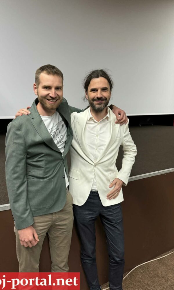 5565ce0b 8fef 49e1 99b3 efbb02c15da9 600x1000