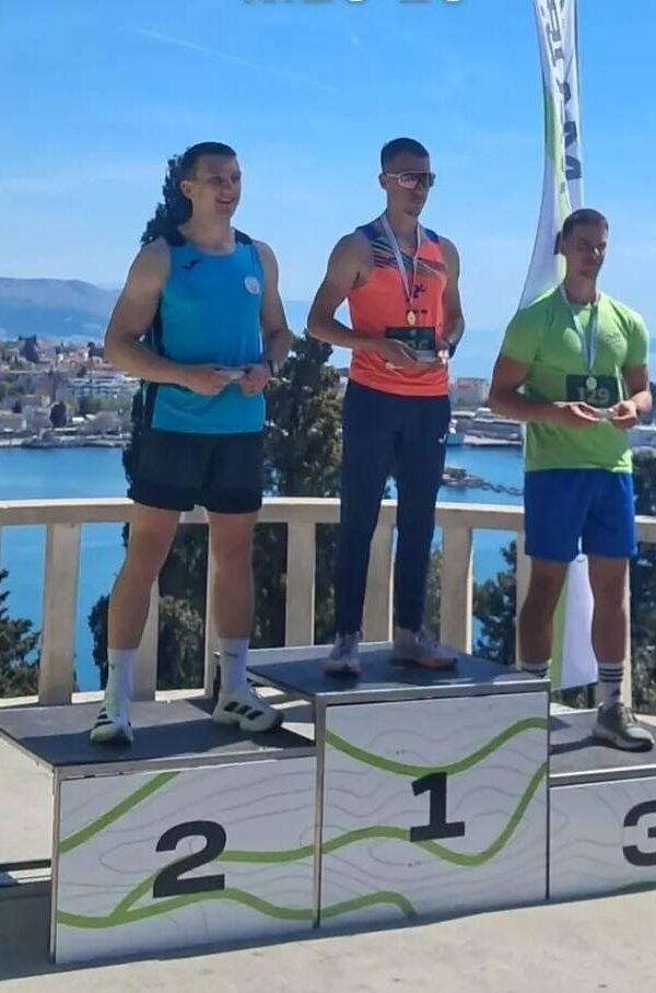 666668696 800488026444736 6301070331537597701 n 600x908