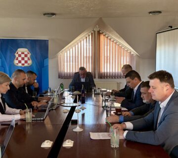 IMG 4954 scaled 1 360x320