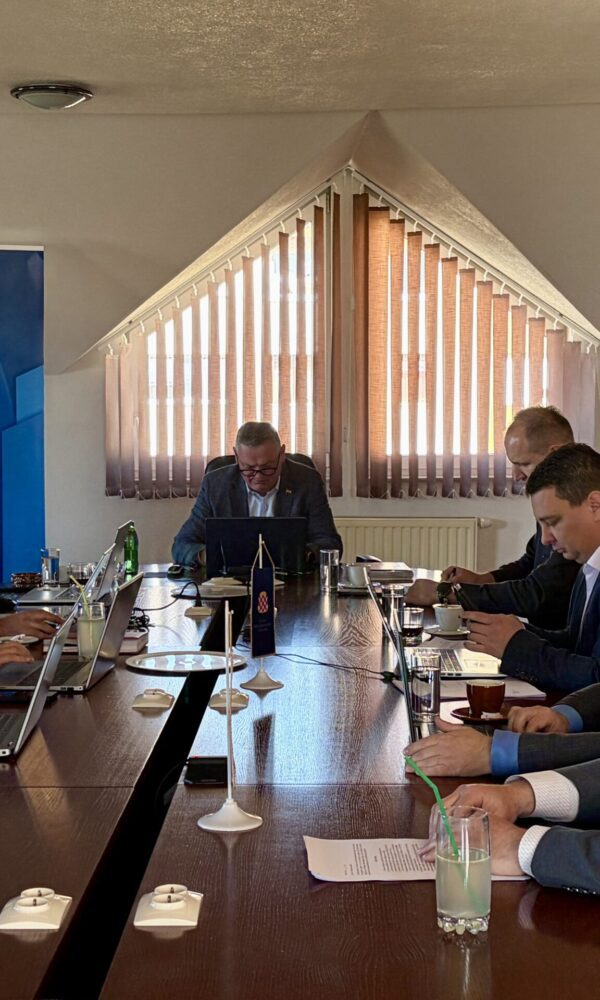 IMG 4954 scaled 1 600x1000