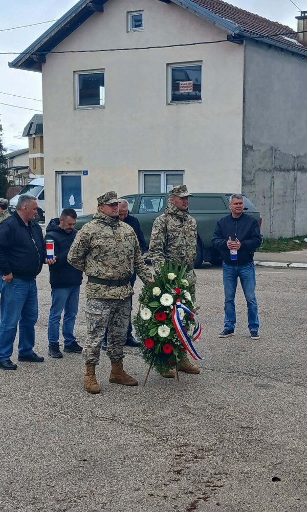 A763656a 1e2e 4304 a557 00a845850fc7 600x1000