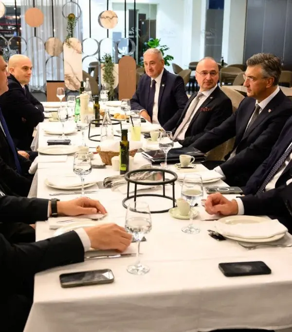 Andrej plenkovic i petorka 600x682