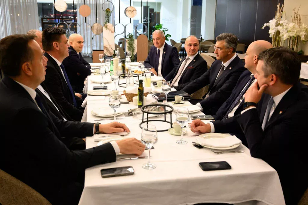 Andrej plenkovic i petorka