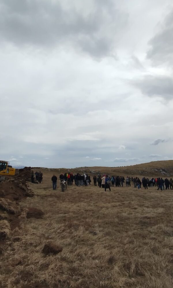 F69803bb 16cd 4992 a8fa 34eb164743fa 600x1000