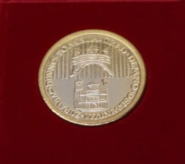 Medaljon TG 814x380 2 360x320