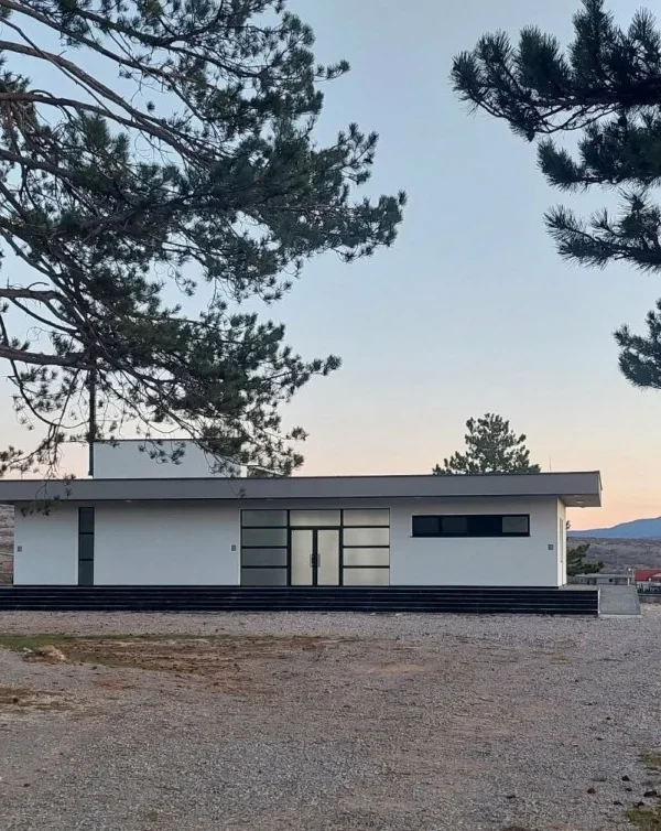 Mrtvacnica na gradskom groblju sv mihovil u livnu 37554056 600x754