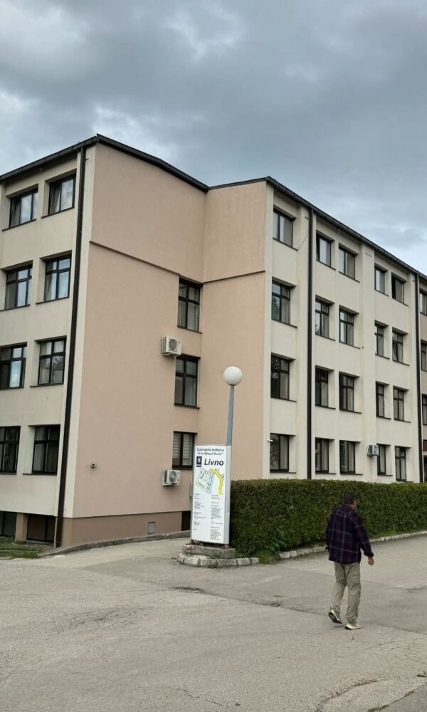 Zupanijska bolnica Livno 600x1000